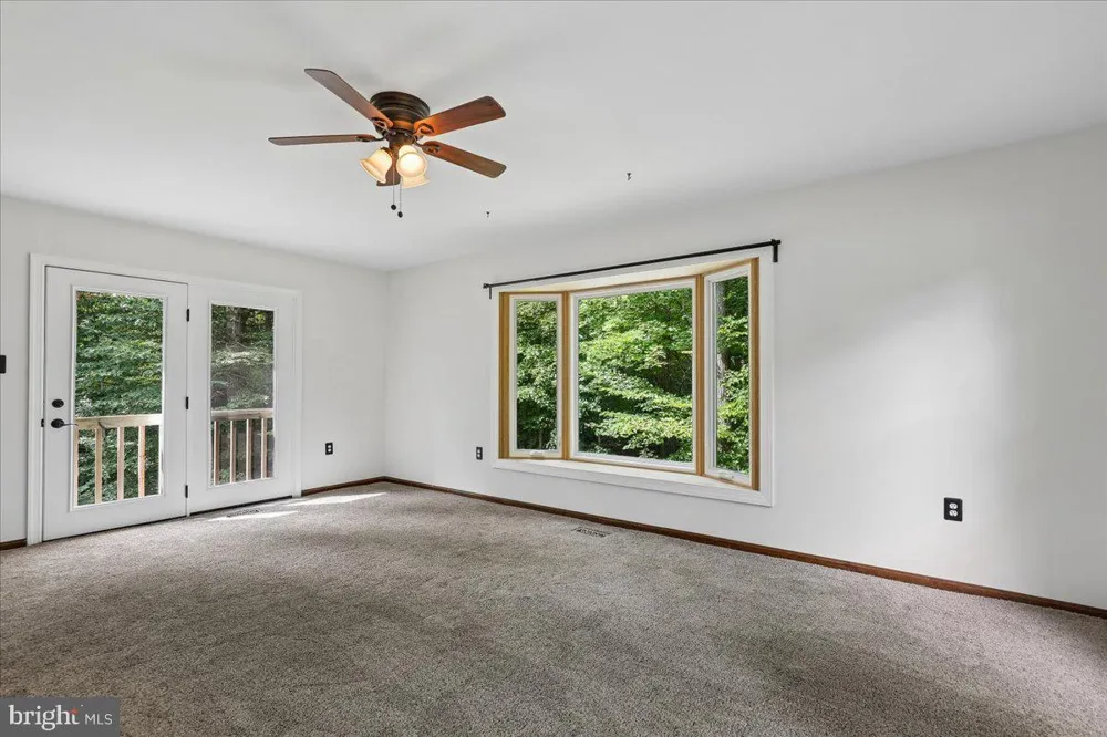 8253 HONEYSUCKLE ROAD Manassas, VA 20112