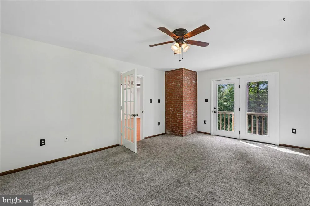 8253 HONEYSUCKLE ROAD Manassas, VA 20112
