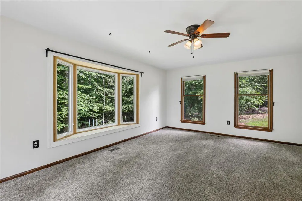 8253 HONEYSUCKLE ROAD Manassas, VA 20112