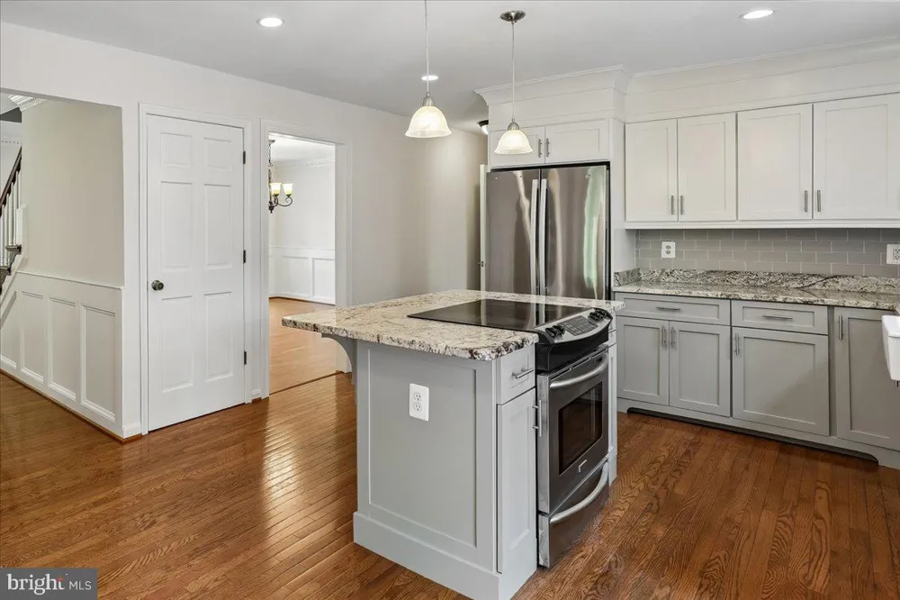 8253 HONEYSUCKLE ROAD Manassas, VA 20112