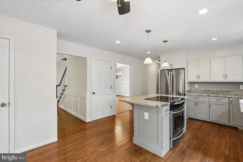 8253 HONEYSUCKLE ROAD Manassas, VA 20112
