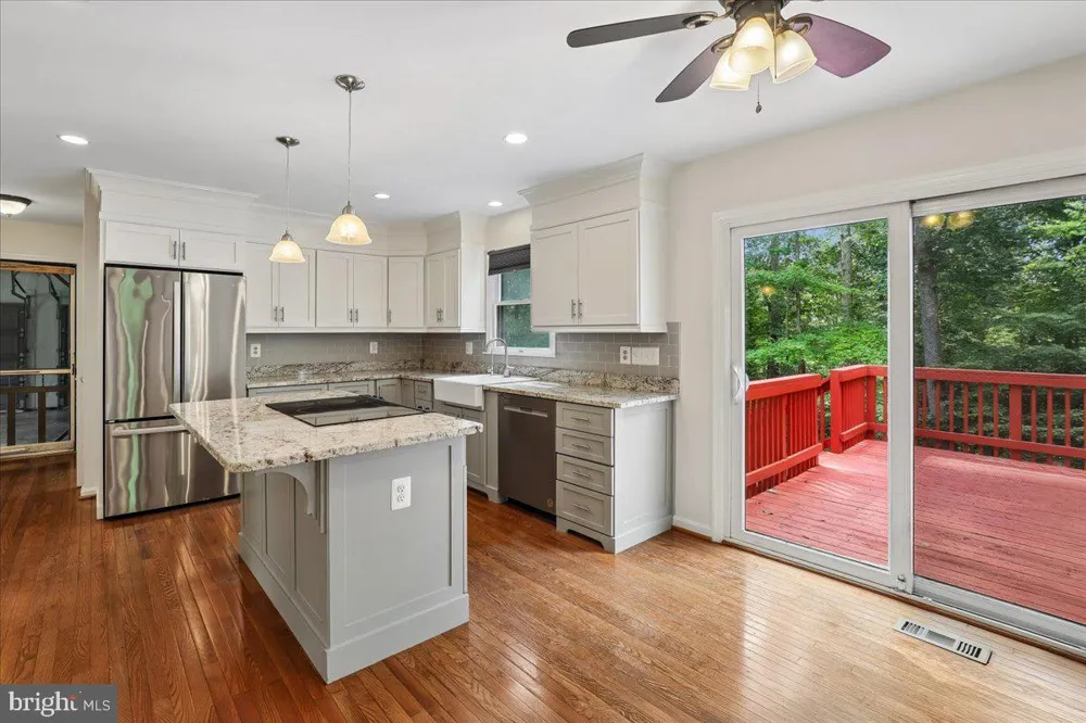 8253 HONEYSUCKLE ROAD Manassas, VA 20112