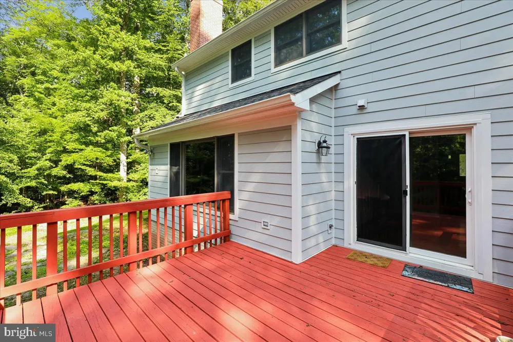 8253 HONEYSUCKLE ROAD Manassas, VA 20112