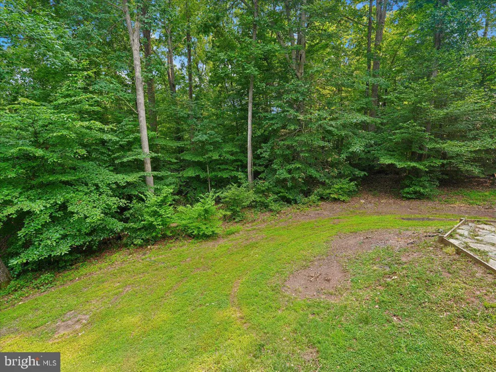 8253 HONEYSUCKLE ROAD Manassas, VA 20112