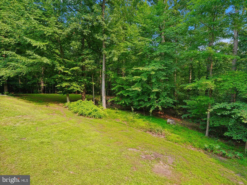 8253 HONEYSUCKLE ROAD Manassas, VA 20112