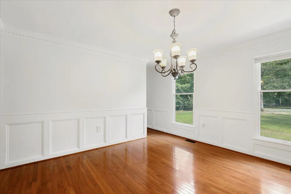 8253 HONEYSUCKLE ROAD Manassas, VA 20112