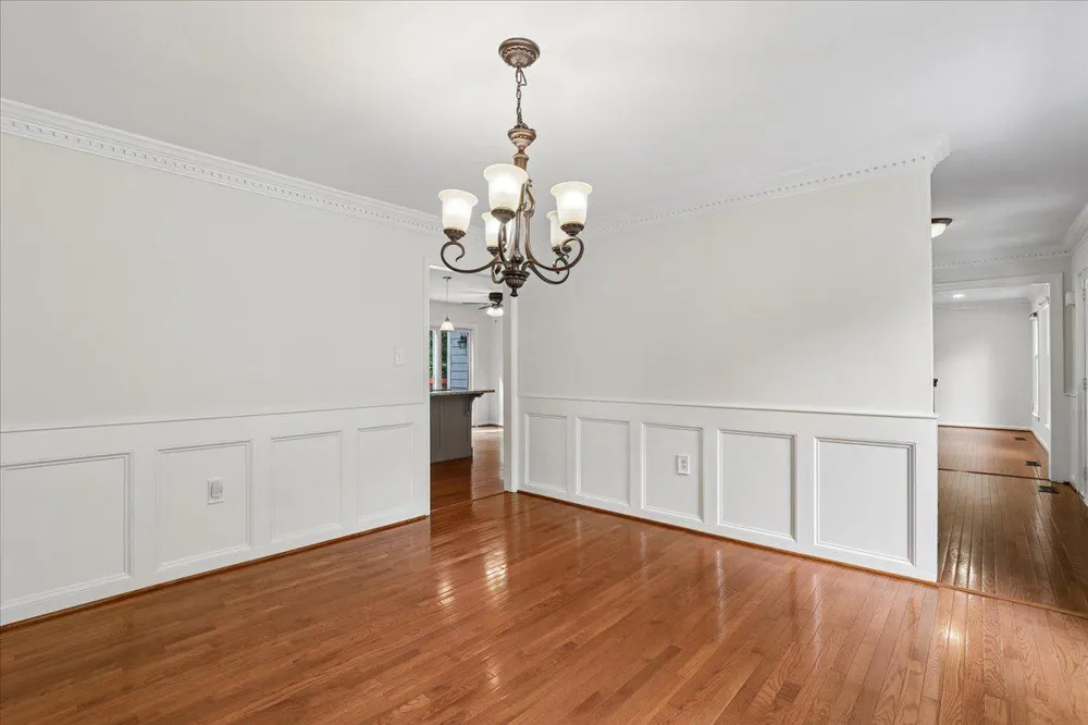 8253 HONEYSUCKLE ROAD Manassas, VA 20112