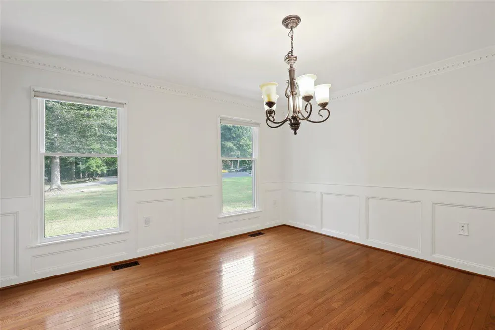 8253 HONEYSUCKLE ROAD Manassas, VA 20112