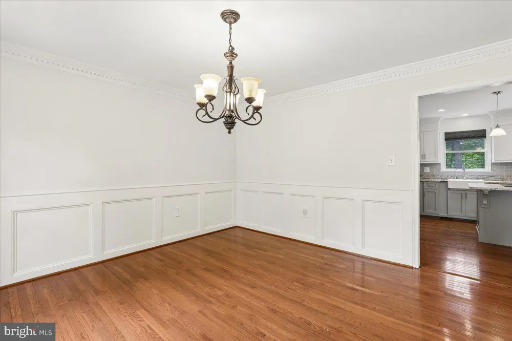 8253 HONEYSUCKLE ROAD Manassas, VA 20112