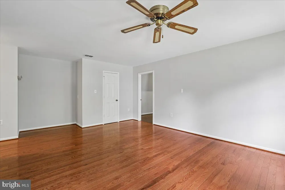 8253 HONEYSUCKLE ROAD Manassas, VA 20112