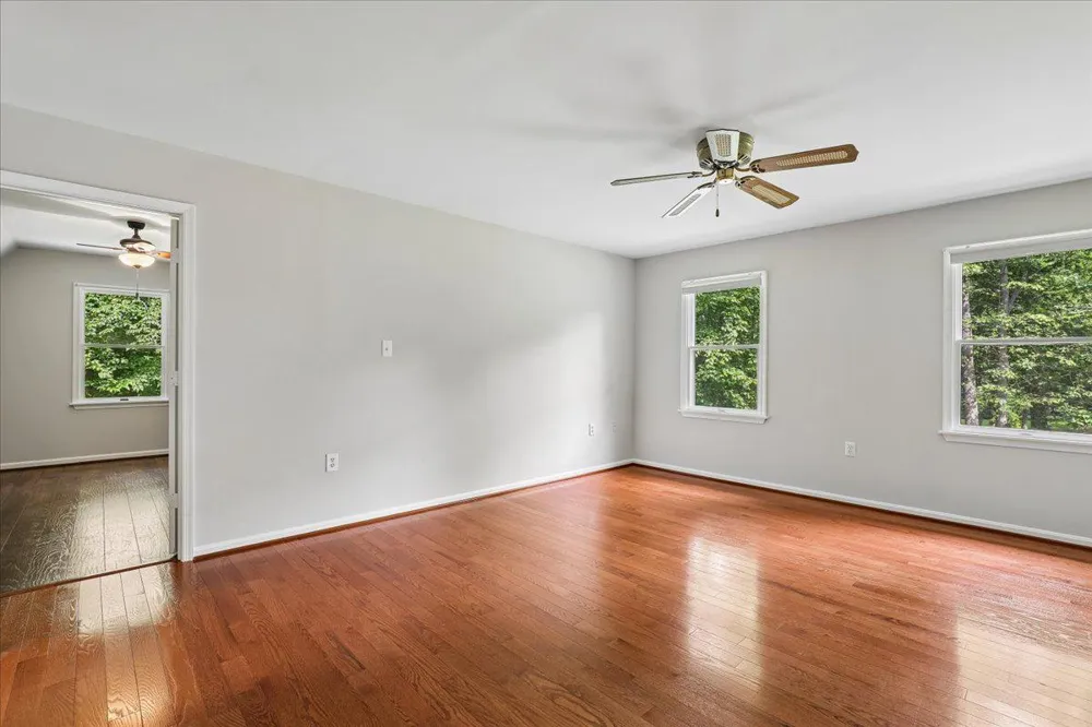 8253 HONEYSUCKLE ROAD Manassas, VA 20112