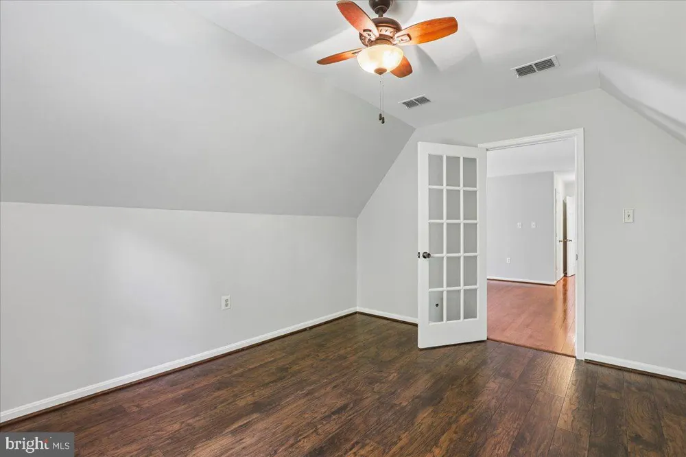 8253 HONEYSUCKLE ROAD Manassas, VA 20112