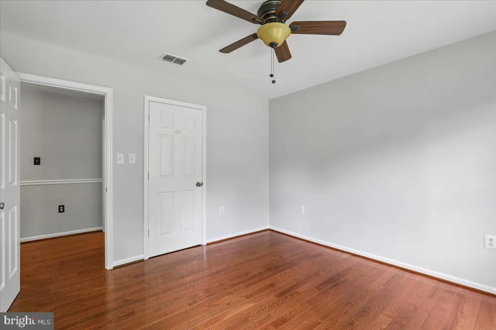 8253 HONEYSUCKLE ROAD Manassas, VA 20112