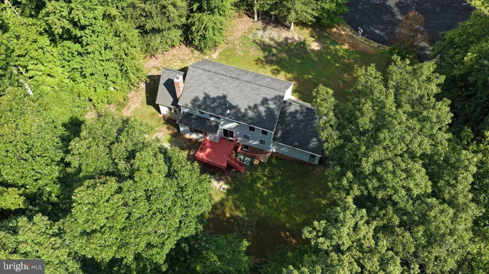 8253 HONEYSUCKLE ROAD Manassas, VA 20112