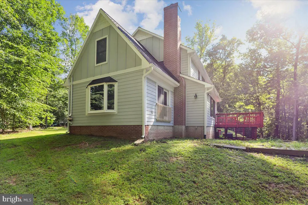 8253 HONEYSUCKLE ROAD Manassas, VA 20112