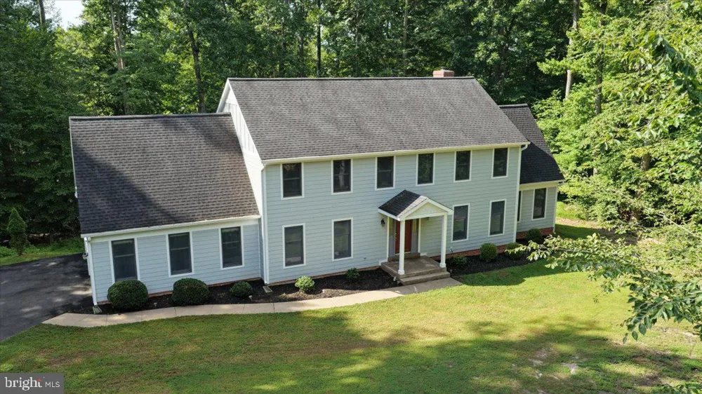 8253 HONEYSUCKLE ROAD Manassas, VA 20112