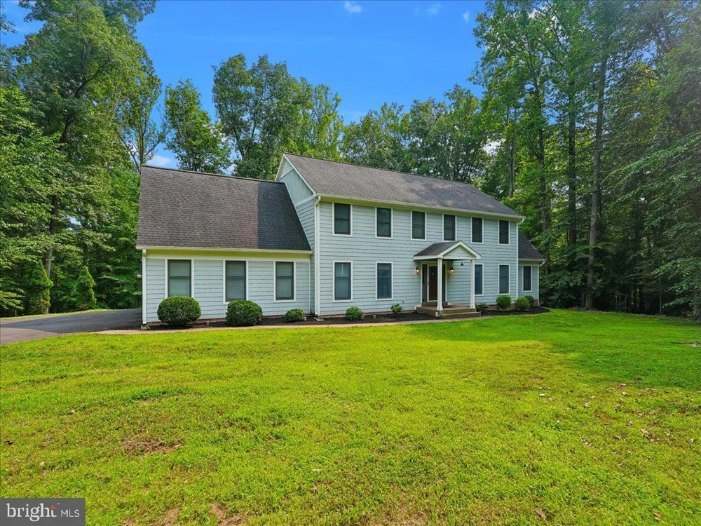 8253 HONEYSUCKLE ROAD Manassas, VA 20112