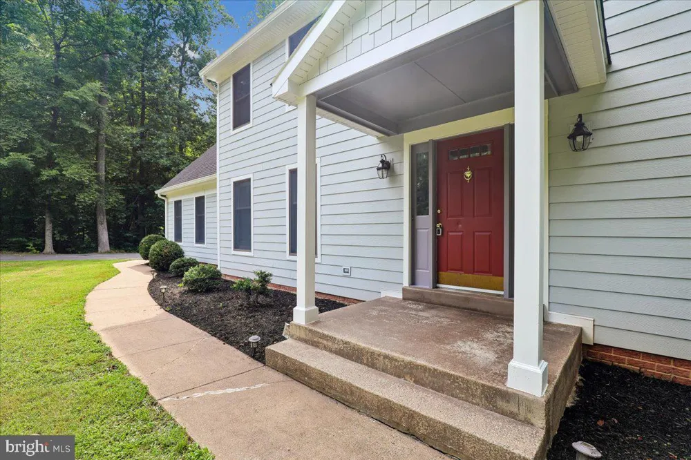 8253 HONEYSUCKLE ROAD Manassas, VA 20112
