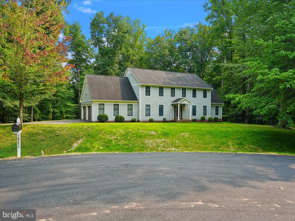 8253 HONEYSUCKLE ROAD Manassas, VA 20112