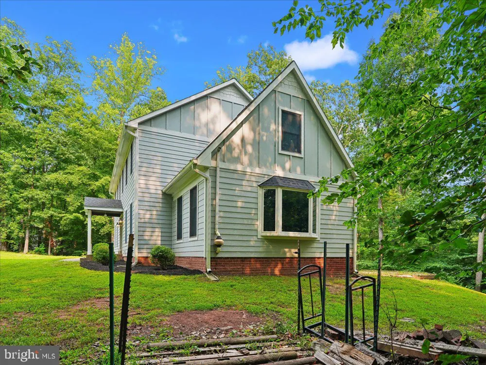 8253 HONEYSUCKLE ROAD Manassas, VA 20112