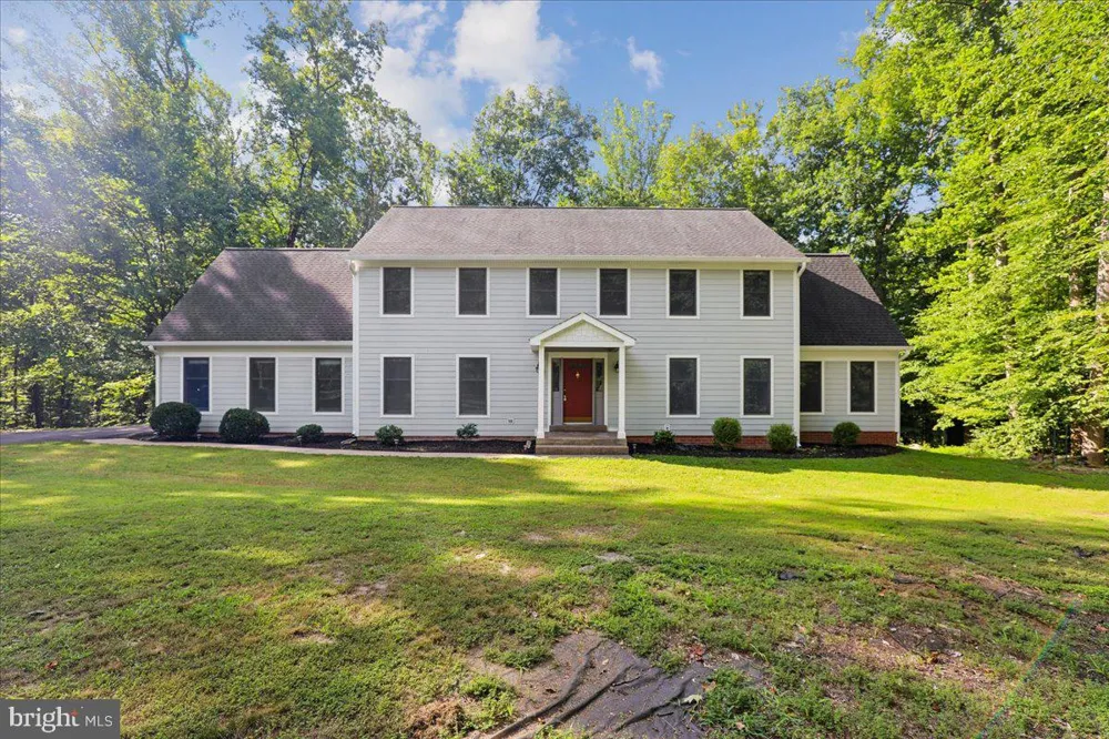 8253 HONEYSUCKLE ROAD Manassas, VA 20112