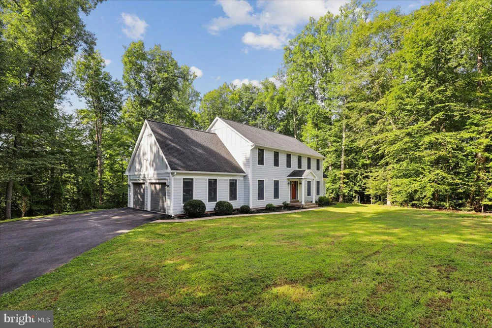 8253 HONEYSUCKLE ROAD Manassas, VA 20112