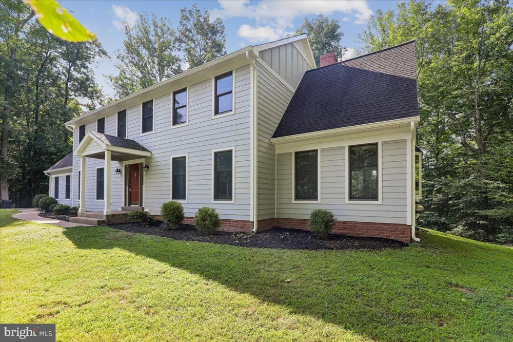8253 HONEYSUCKLE ROAD Manassas, VA 20112