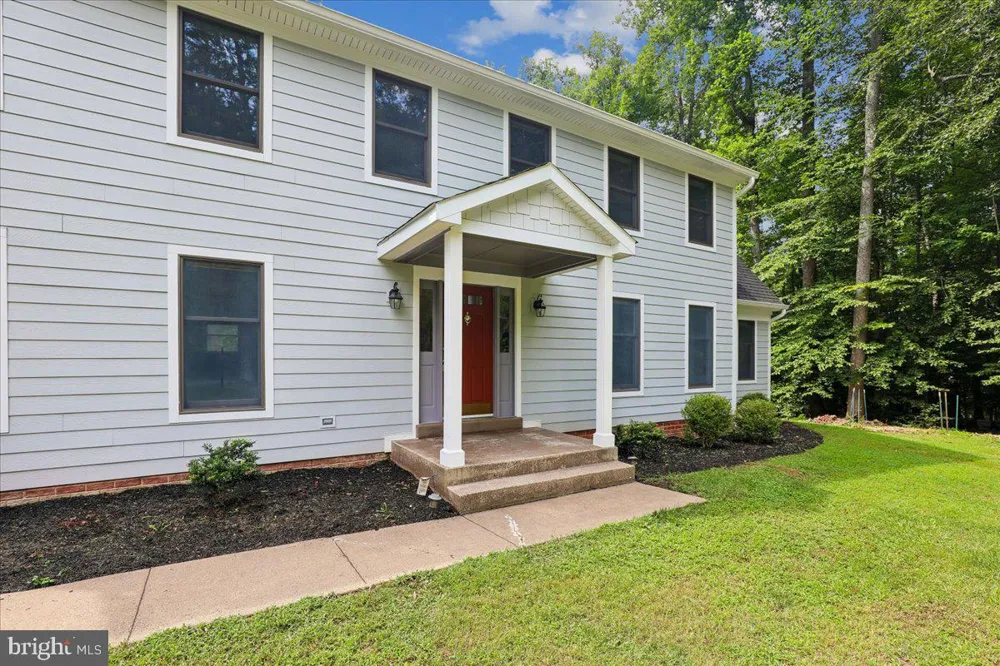 8253 HONEYSUCKLE ROAD Manassas, VA 20112