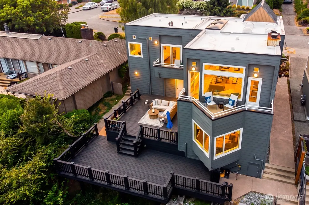 3406 37th Avenue W Seattle, WA 98199