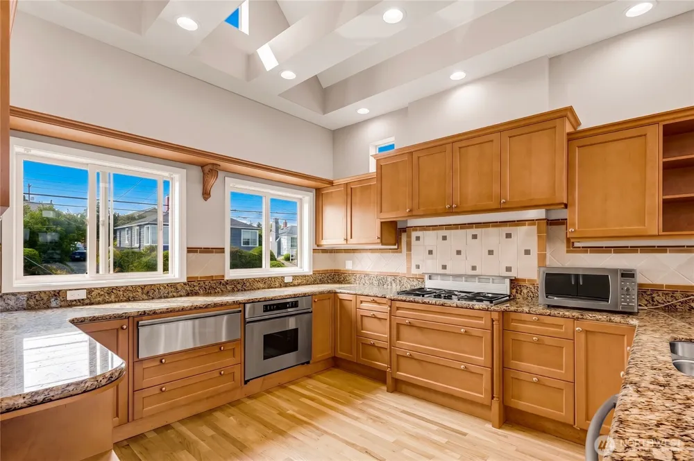 3406 37th Avenue W Seattle, WA 98199
