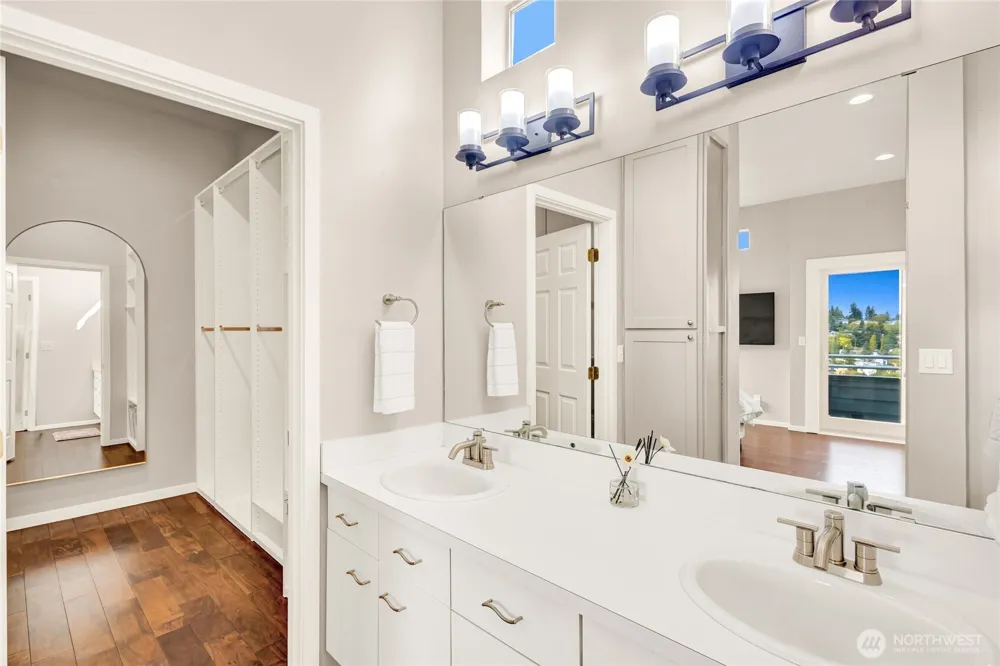 3406 37th Avenue W Seattle, WA 98199