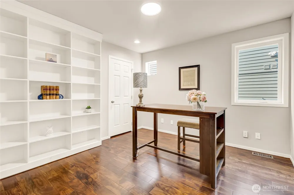 3406 37th Avenue W Seattle, WA 98199