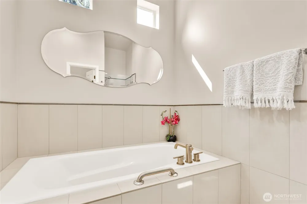 3406 37th Avenue W Seattle, WA 98199