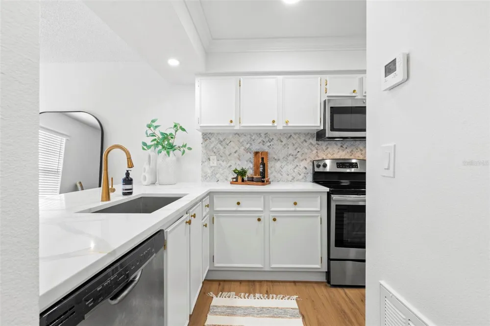 2981 BONAVENTURE CIRCLE #202 Palm Harbor, FL 34684