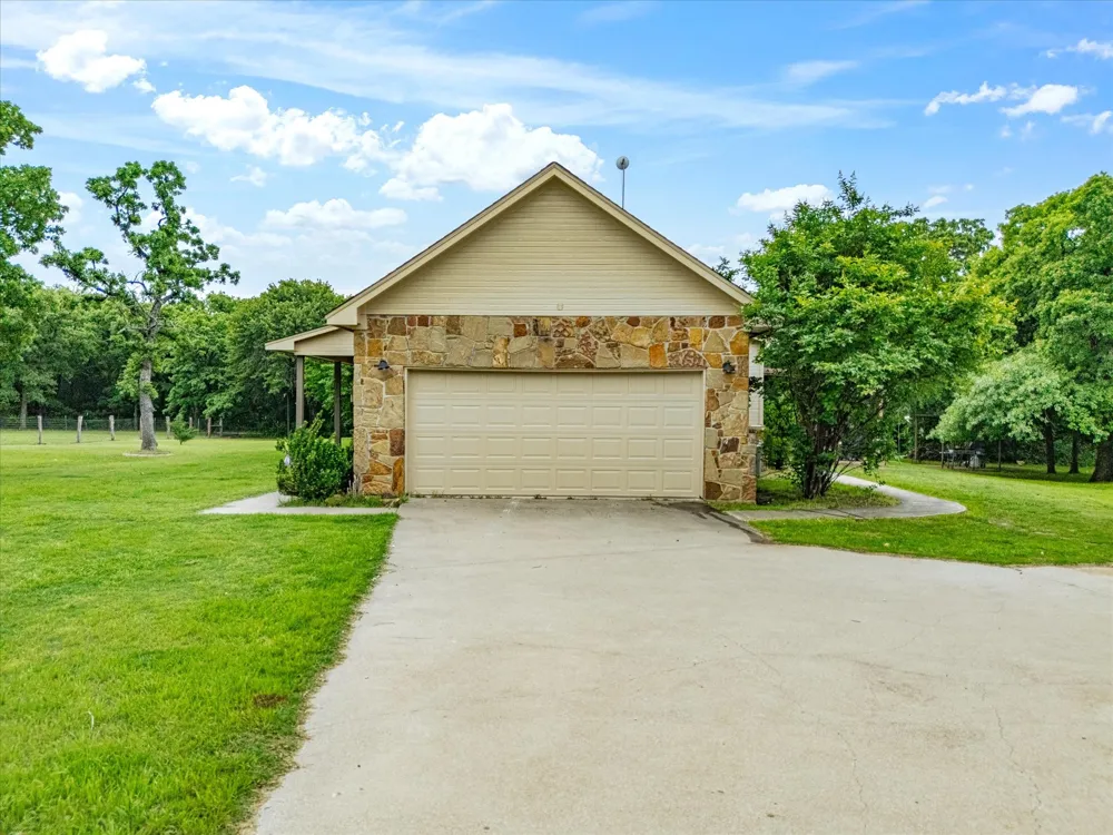 426 County Road 3435 Paradise, TX 76073