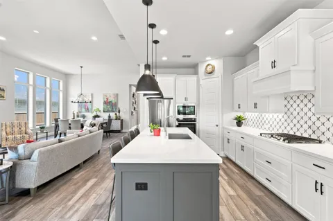 2505 Oxford Street