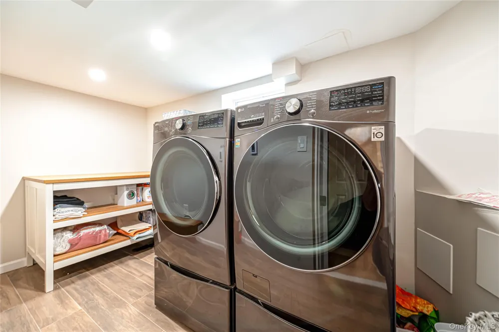 21 Bay 3rd Street Islip, NY 11751