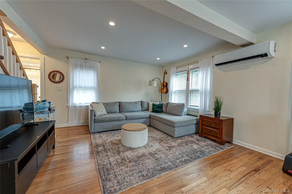 21 Bay 3rd Street Islip, NY 11751