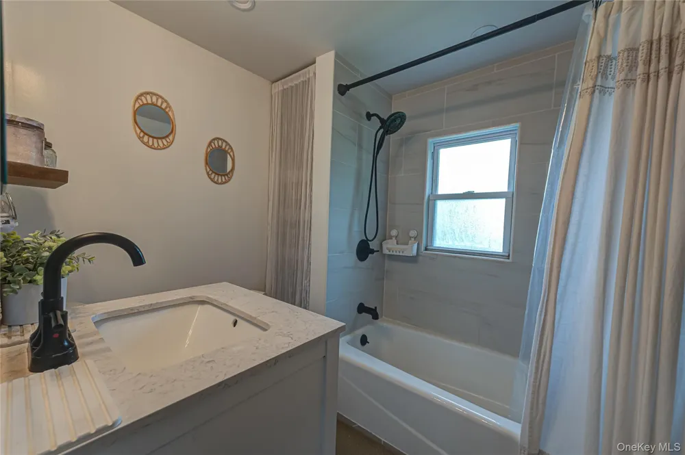 21 Bay 3rd Street Islip, NY 11751