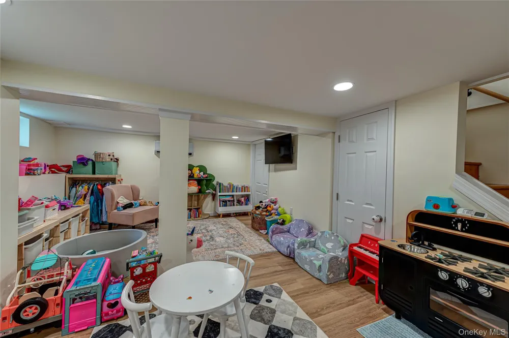 21 Bay 3rd Street Islip, NY 11751