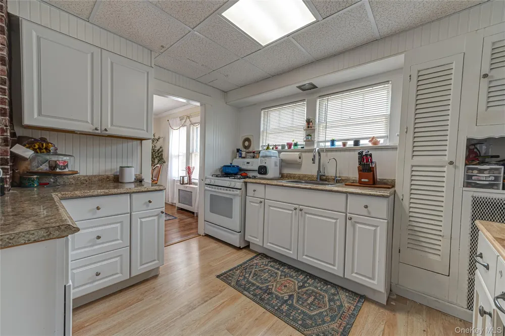 21 Bay 3rd Street Islip, NY 11751