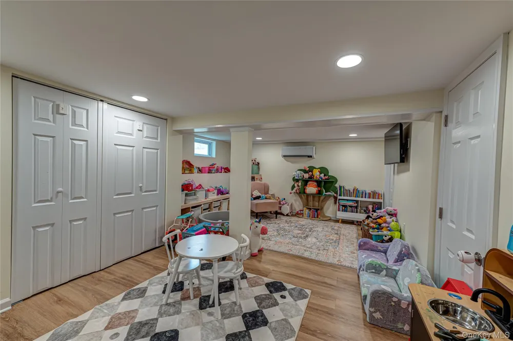 21 Bay 3rd Street Islip, NY 11751