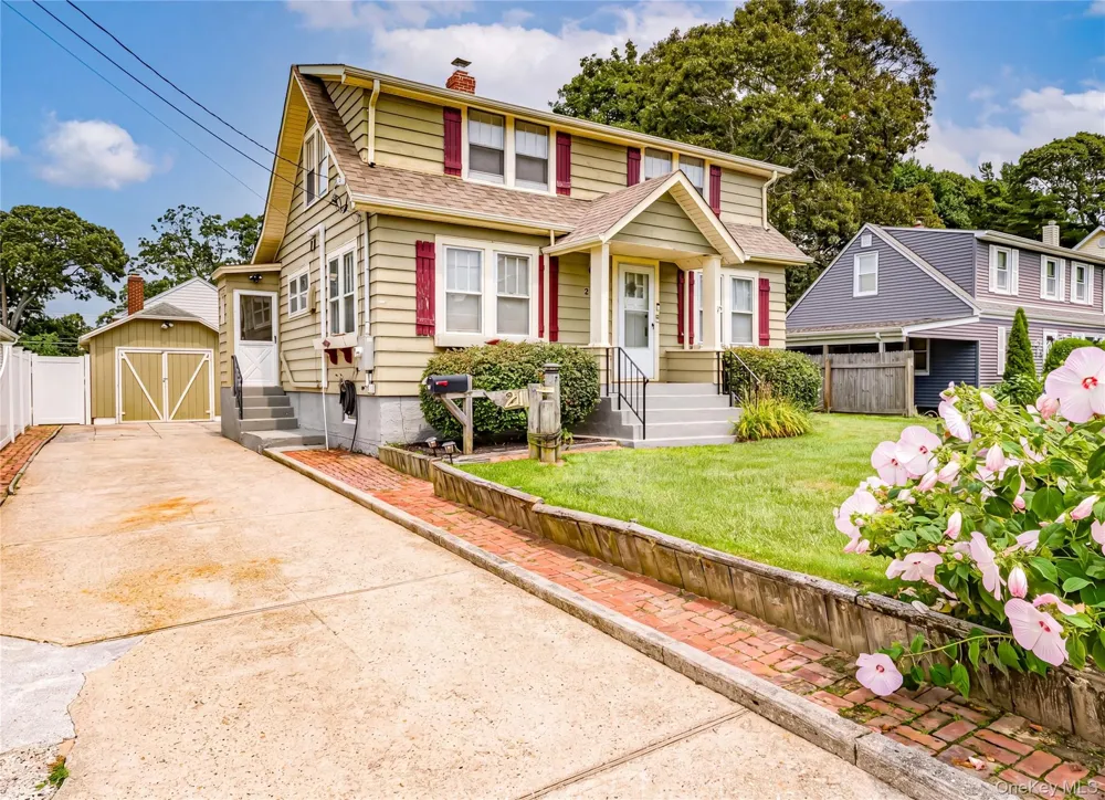 21 Bay 3rd Street Islip, NY 11751