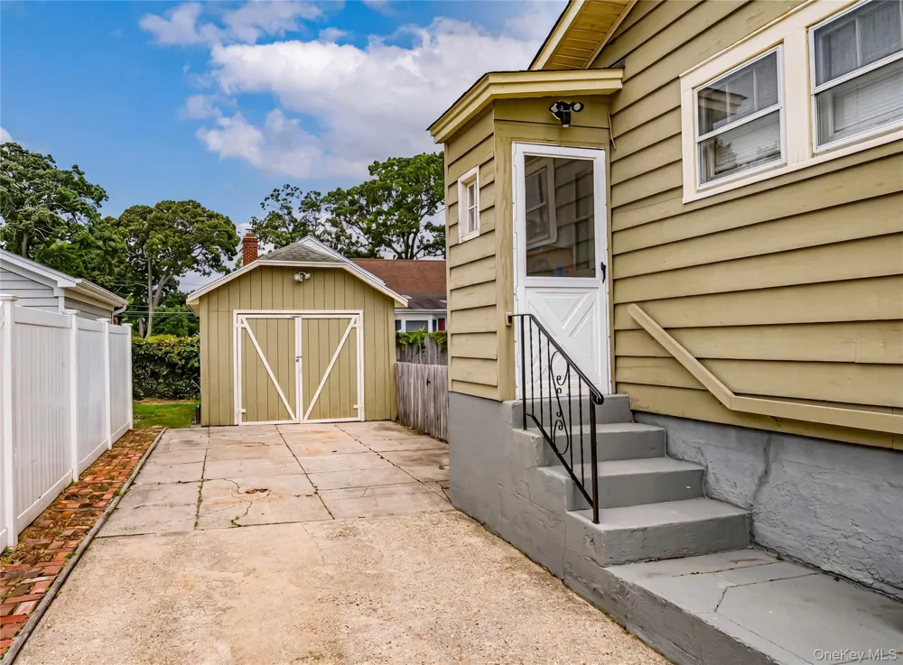 21 Bay 3rd Street Islip, NY 11751