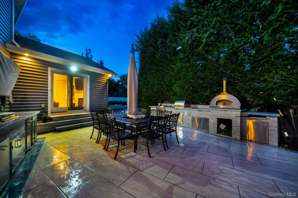 1125 Little Whaleneck Road Merrick, NY 11566