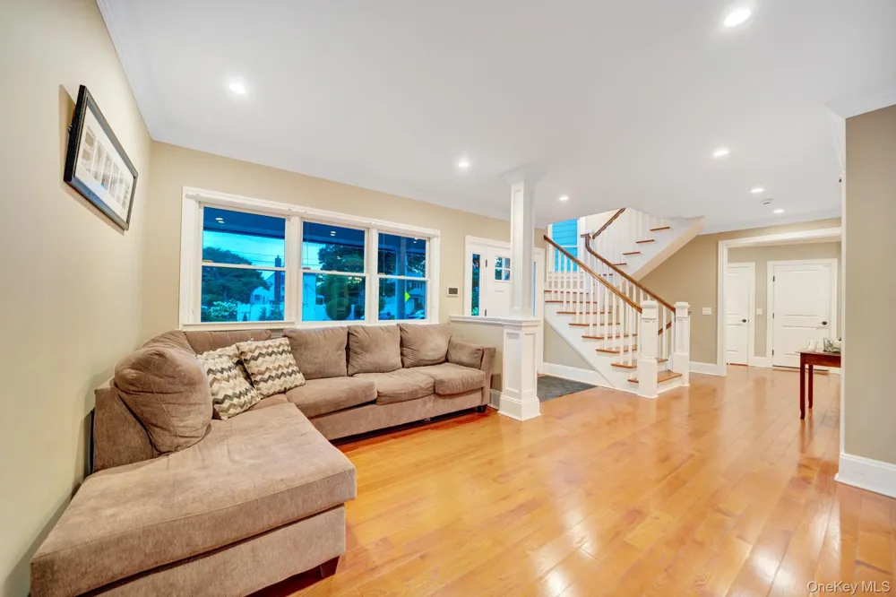 1125 Little Whaleneck Road Merrick, NY 11566