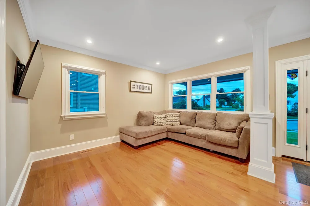 1125 Little Whaleneck Road Merrick, NY 11566
