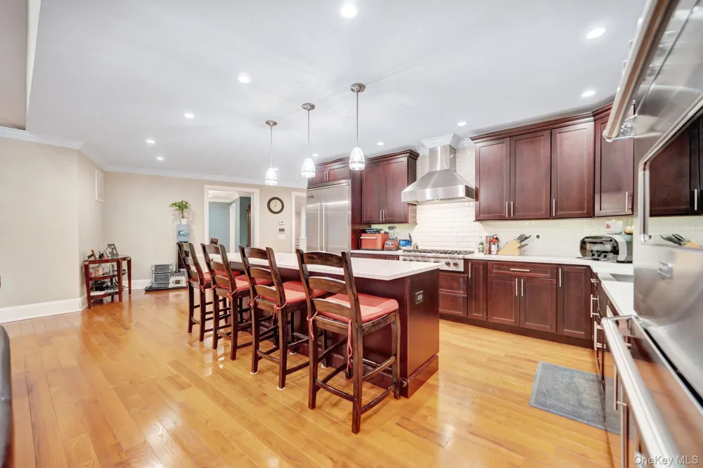 1125 Little Whaleneck Road Merrick, NY 11566