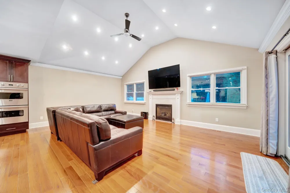 1125 Little Whaleneck Road Merrick, NY 11566