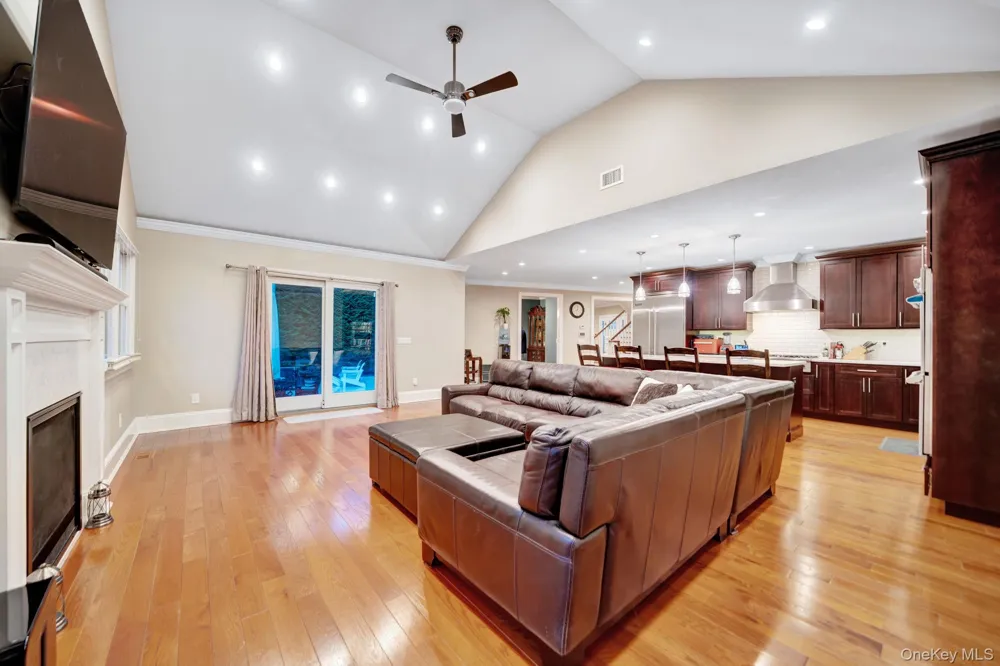 1125 Little Whaleneck Road Merrick, NY 11566